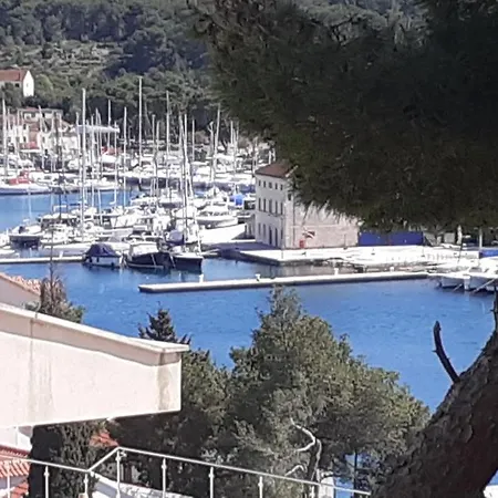 Mit 2 Schlafzimmer In Der Miravala Milna (Brac)