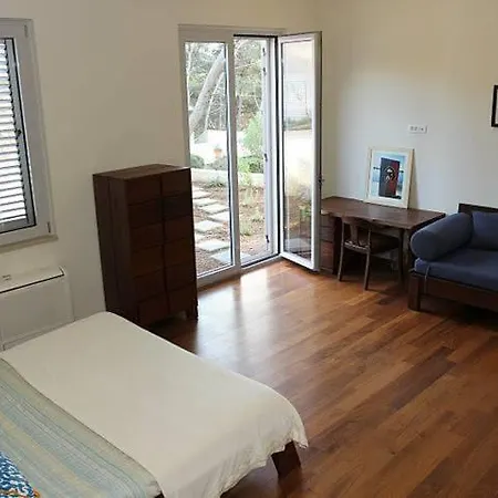 Mit 2 Schlafzimmer In Der Miravala Milna (Brac)