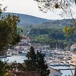 Mit 2 Schlafzimmer In Der Miravala Milna (Brac)